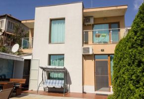 Balchik Sea View Escape - Luxury Villa with Jacuzzi, BBQ and Sunset Terrace